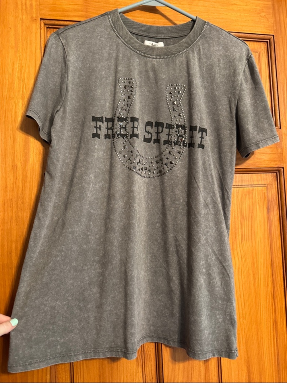 FREE SPIRIT Studded Horseshoe Graphic Tee - Gray